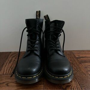 Dr. Martens The Original Lace Up Boots Size 7